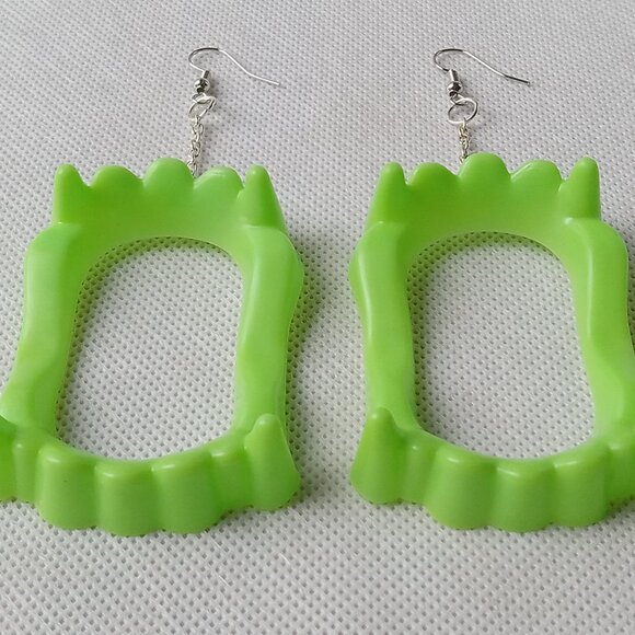 🎯 10 for $12 / Green Vampire Teeth Earrings, Dangle Earrings - Picture 8 of 10
